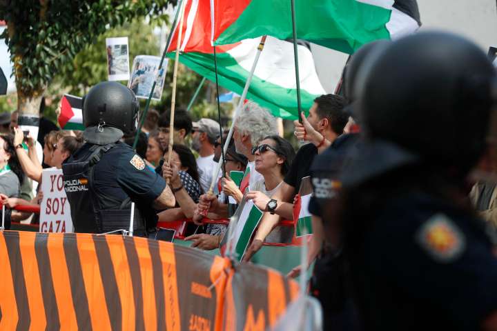 Dez persoas detidas nas protestas propalestinas ao paso da Volta pola provincia de Lugo