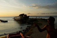 Los pescadores venezolanos luchan por subsistir en medio de los ataques de Estados Unidos 