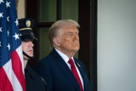 Trump anuncia aranceles de hasta 100% a productos farmacéuticos, muebles y camiones pesados
