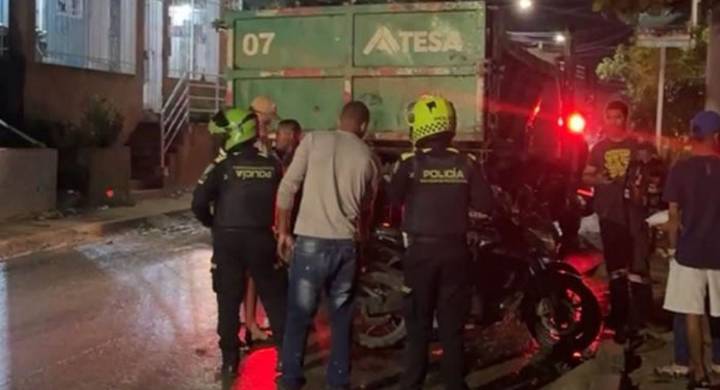 Tres personas resultaron heridas tras ser impactadas por camión de la empresa Atesa El siniestro vial se registró en el barrio Chimila 2.