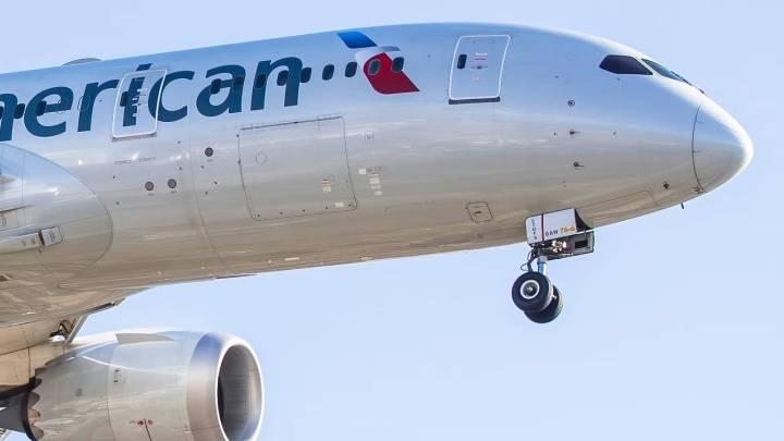 United Says American Airlines Is Losing Around $800 Million Through Chicago Hub