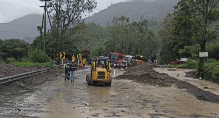 Vía al Llano cerrada por manifestantes que no soportan inexistencia de soluciones definitivas