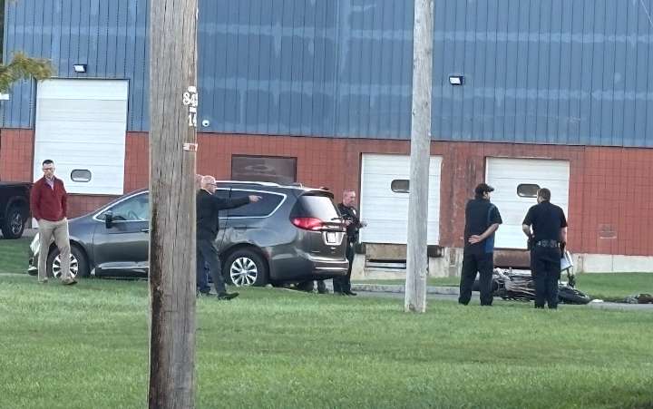 Motorcyclist dies in crash with minivan in Syracuse