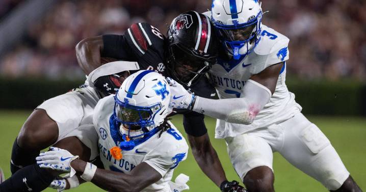 Defense guides South Carolina to 35-13 victory over Kentucky