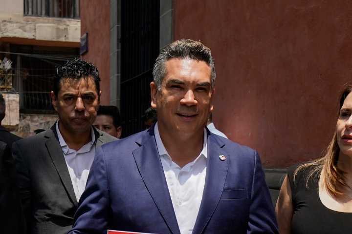 Líder del PRI denuncia ante la DEA y FBI a senador de Morena por presuntos nexos con “La Barredora”