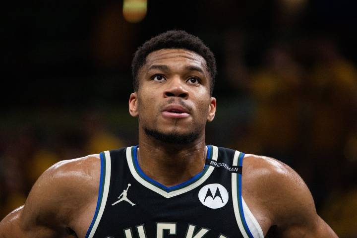 Deadspin | Giannis Antetokounmpo (COVID) misses Bucks' media day