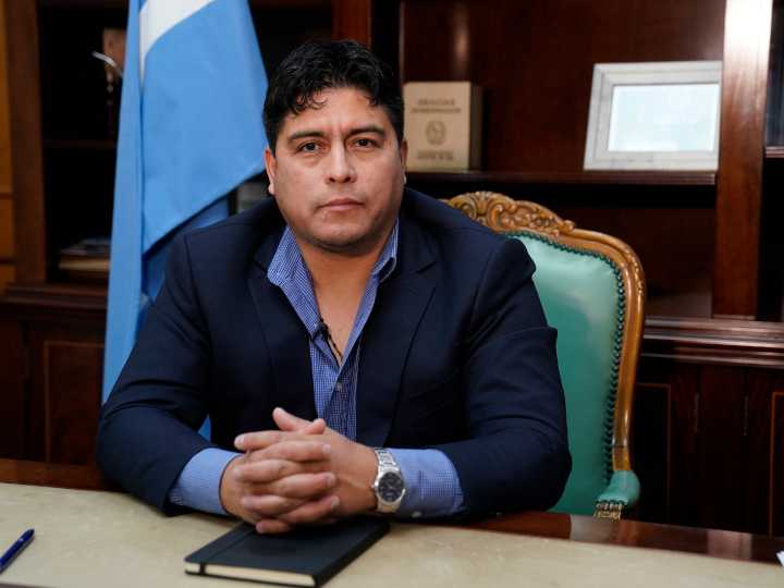 Fuerte pelea en Santa Cruz: el gobernador quiere ampliar la corte y los K se resisten