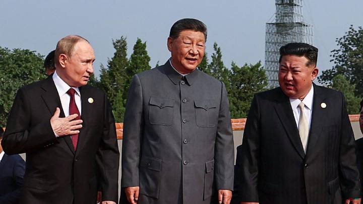 Xi exhibe músculo militar flanqueado por Putin y Kim Jong Un
