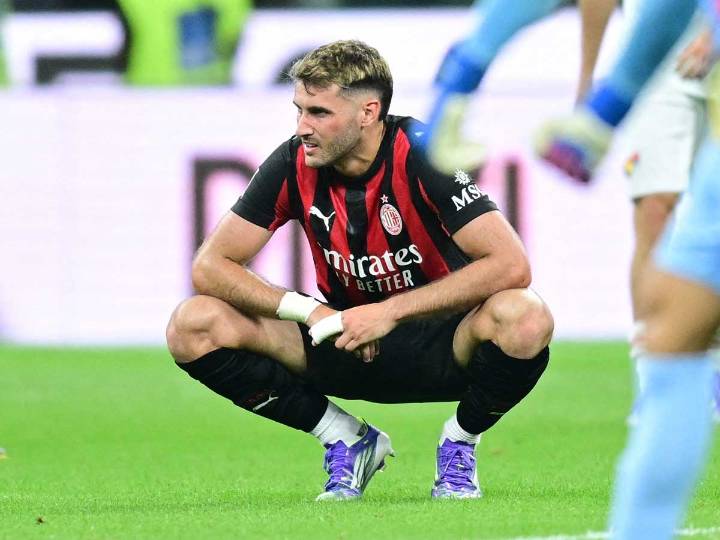 Aficionados del AC Milan piden a Santiago Gimenez que se quede
