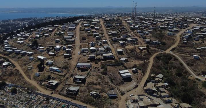 Montes busca continuar negociación por megatoma de San Antonio