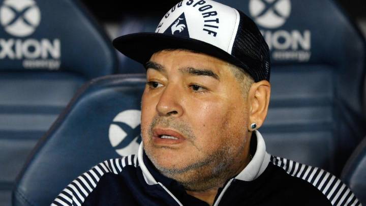 Embargan a hermanas y abogado de Diego Maradona por presunto fraude en manejo de su marca