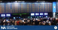 El Gobierno habría vendido US$500 millones para frenar al dólar y el riesgo país volvió a dispararse