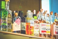 Siete personas muertas y tres en estado grave por consumir licor adulterado en Colombia