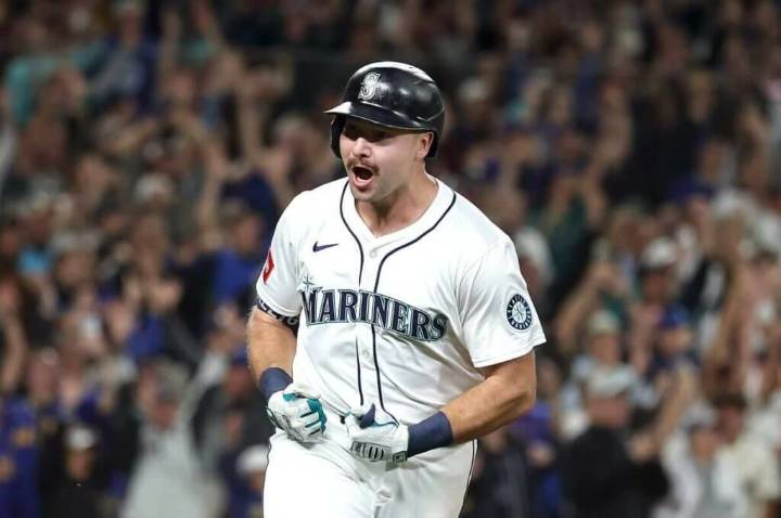 Cal Raleigh’s 60th home run powers Mariners to AL West title