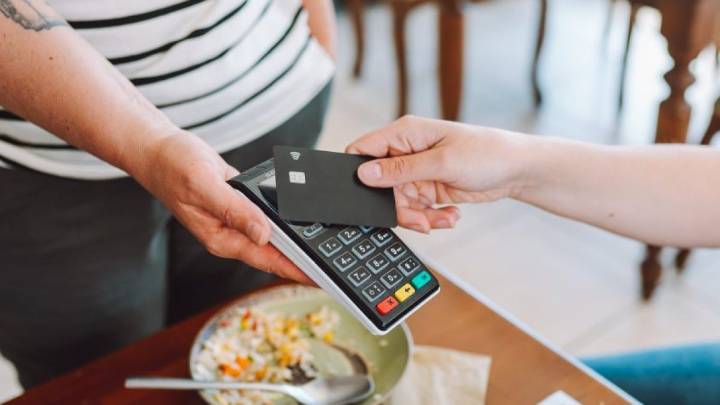 I barely notice when I pay with contactless - scrapping the limits will ruin us