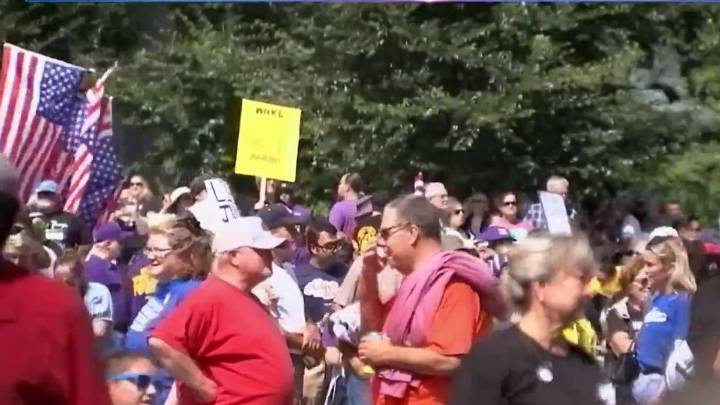 Decenas de trabajadores participan del primer desfile del Labor Day en Boston