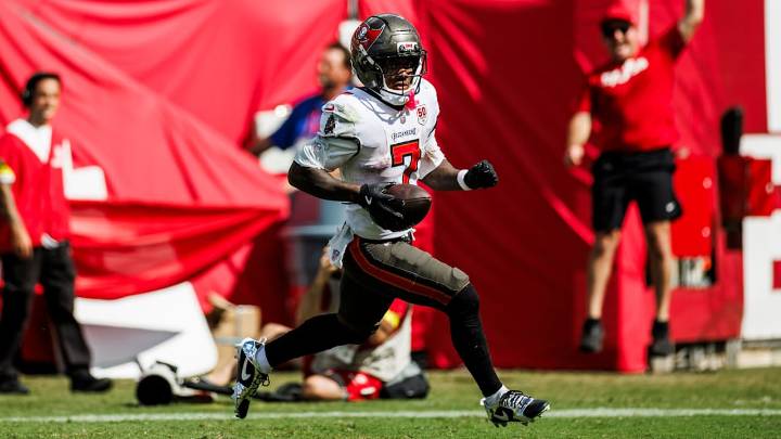Bucky Irving Shows Off Receiving Chops vs. Eagles