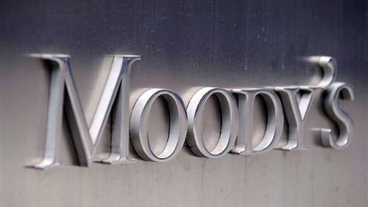 La agencia de calificación Moody's sube la nota a España a notable bajo (A3) por la mejora del empleo y la banca