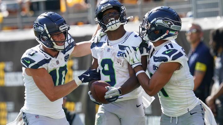 Seahawks' George Holani turns the Steelers' blunder on a kickoff into a TD as Seattle wins 31