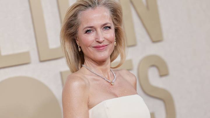 Gillian Anderson turns heads in stunning white gown ahead of Paris Fashion Week