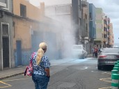 El incendio de un coche provoca tráfico en Guanarteme