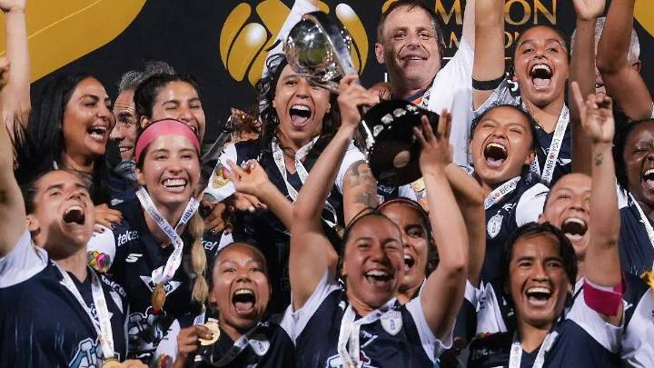 Karla Nieto y Mónica Ocampo, las únicas con tres campeonatos con Pachuca