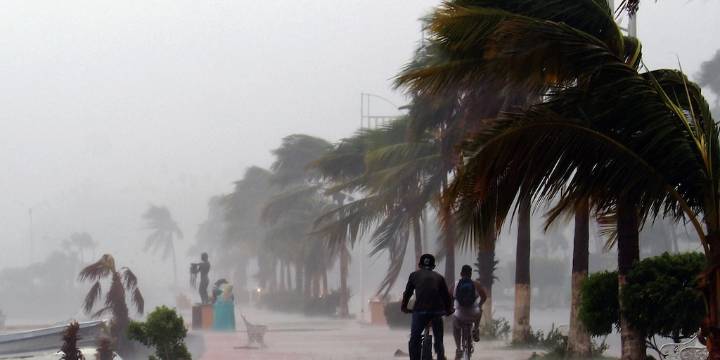 Ciclón Lorena podría tocar tierra: alertan a población de estados en su trayectoria