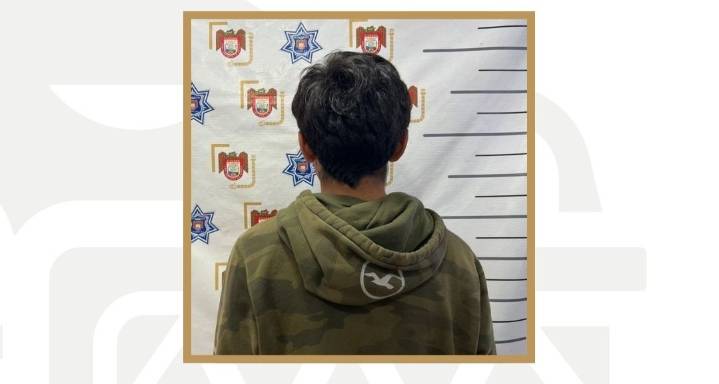 Detienen a menor de 17 años por asaltar a mano armada a una mujer en Camino Verde