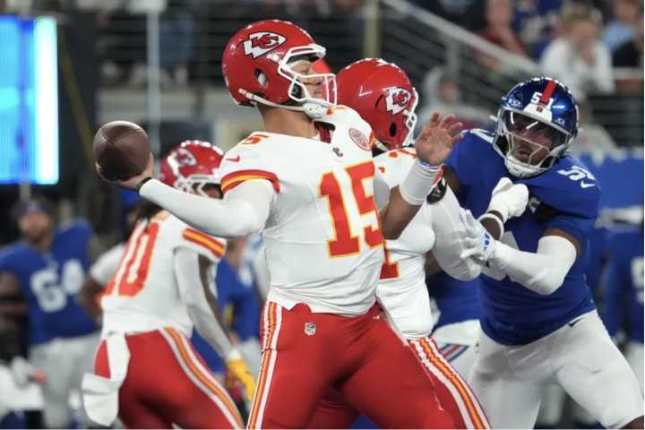 Chiefs Finally Win, But Patrick Mahomes Still Doesn’t Look Right