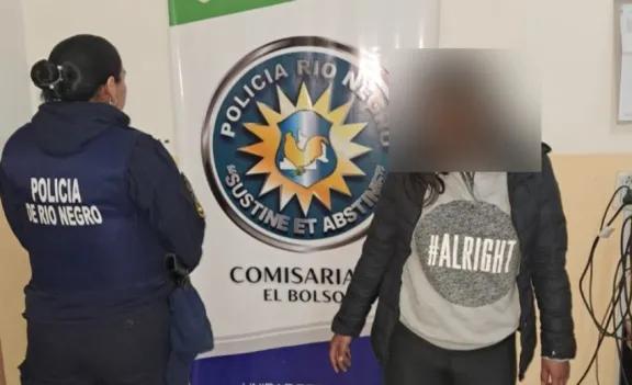 Detienen en El Bolsón a una pareja que robó un celular intimidando a un joven