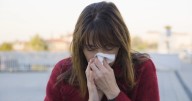 Fall allergies share symptoms with flu and COVID, expert says