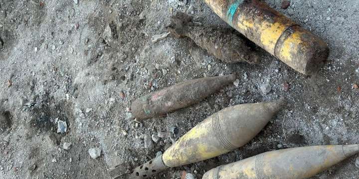 Remodelaba su casa y descubrió cinco explosivos de guerra enterrados en el jardín