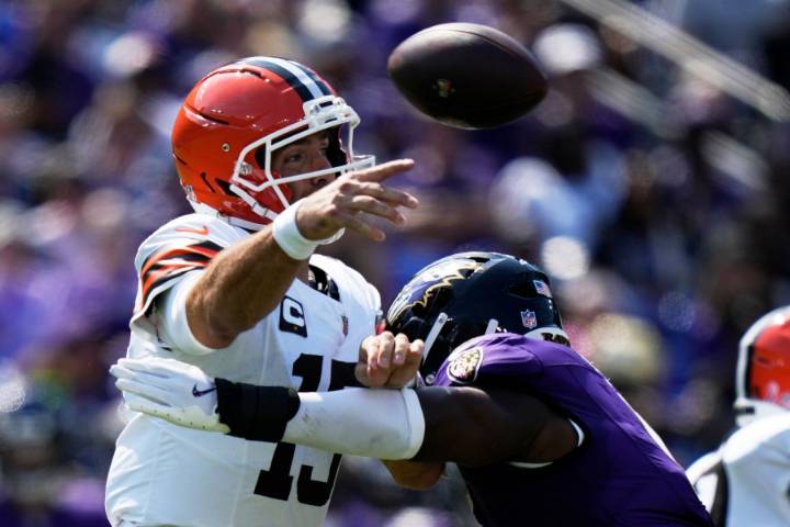 Jackson throws 4 TD passes, and the Ravens close strong in a 41