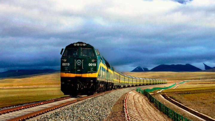 El tren más alto del mundo: 5.072 metros sobre el nivel del mar