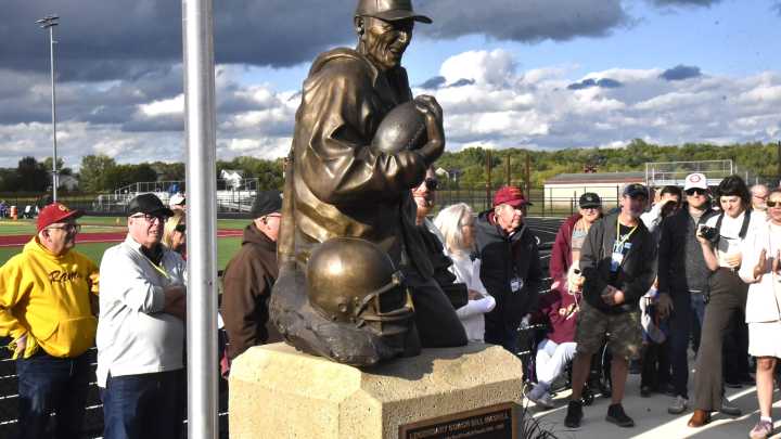 Galesburg-Augusta unveils statue to honor legendary coach Bill Maskill