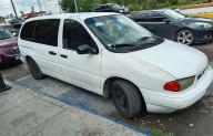 Invaden automovilistas rampas de acceso a discapacitados en Hospital General 11 del IMSS