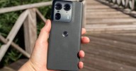 Este Motorola DESTRUYE al Samsung S25 Plus: hecho en MADERA, memoria de 1TB, carga en 20 minutos y pantalla POLED