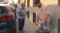 La reacción de un afilador cuando Isma Juárez intenta afilar un cuchillo: "Me das miedo, chaval"