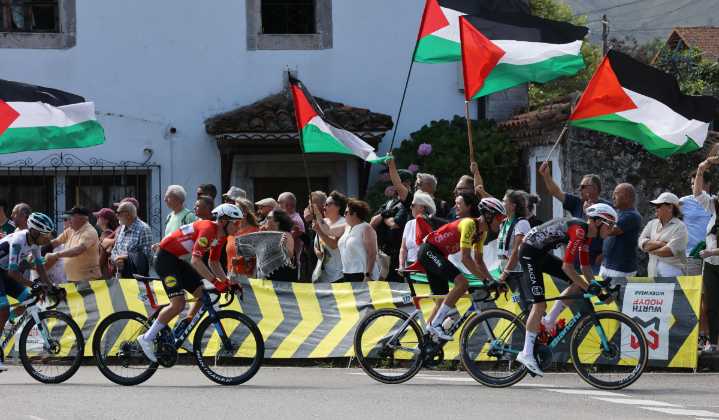 La organización de La Vuelta explota contra las protestas propalestinas: “Es absolutamente inaceptable”