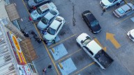 Conductor choca 5 vehículos estacionados en Calimax Fundadores al intentar huir
