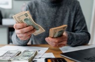 Contribuyentes de este estado de Estados Unidos recibirán un reembolso especial de 400 dólares este otoño