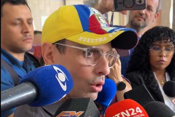 Capriles señala que adelantar la Navidad no esconderá la crisis del país