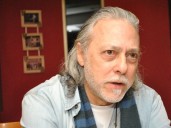 El adiós a Walter Saavedra, el relator de fútbol que se negaba a transmitir por televisión porque "eso es como hacer karaoke"
