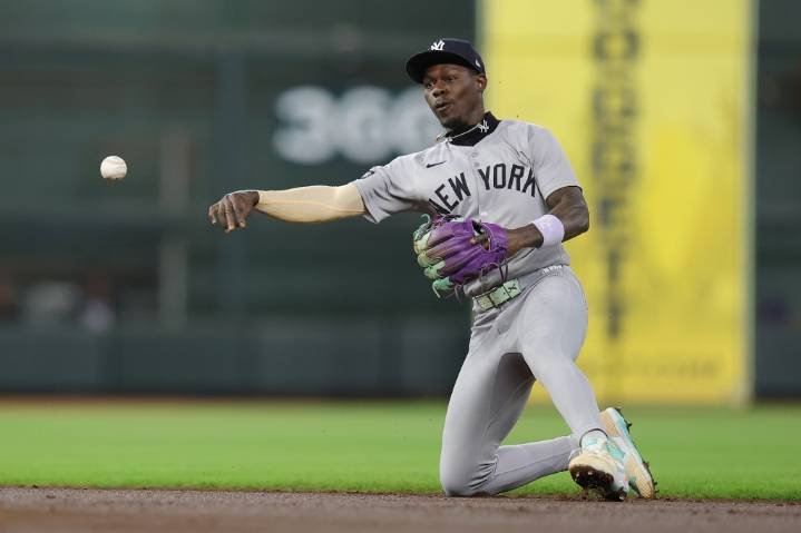 Yankees' Jazz Chisholm Jr. exits Astros finale with knee contusions