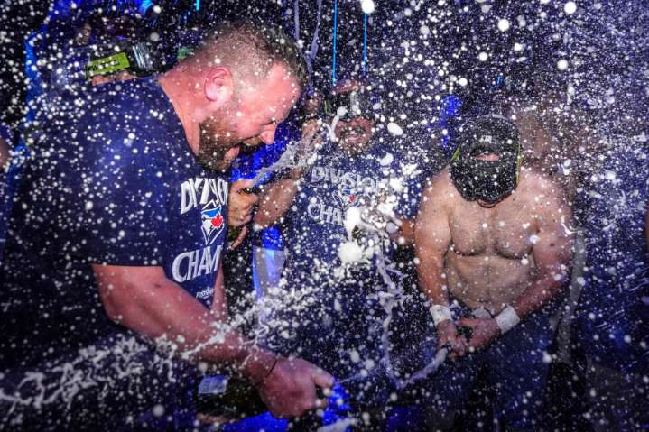 Schneider’s Blue Jays nip Yankees to AL East title and No. 1 seed