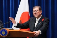 Crisis política en Japón tras renuncia de primer ministro