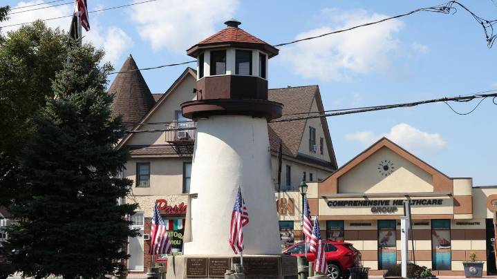 Oceanside: Shopping, proximity to beaches, NYC draw buyers