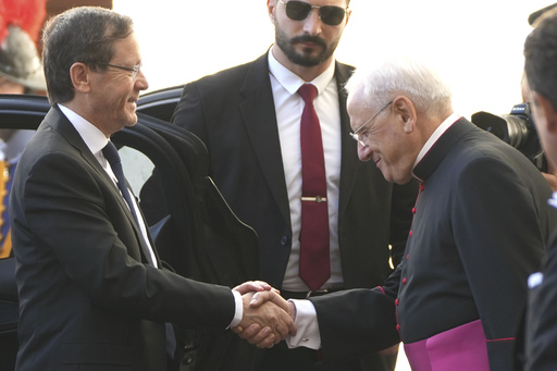 El presidente de Israel se reúne con el papa León XIV mientras continúa la ofensiva en Gaza