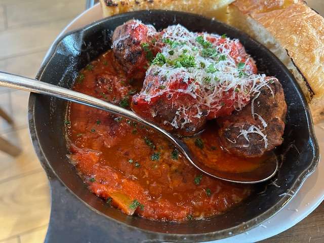 Pizza at this Long Beach restaurant is among the best you’ll find