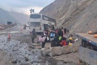 Tras accidente de bus en Arica: pasajeros afectados reclaman que pasaron la noche a la deriva y aún no llegan a sus destinos